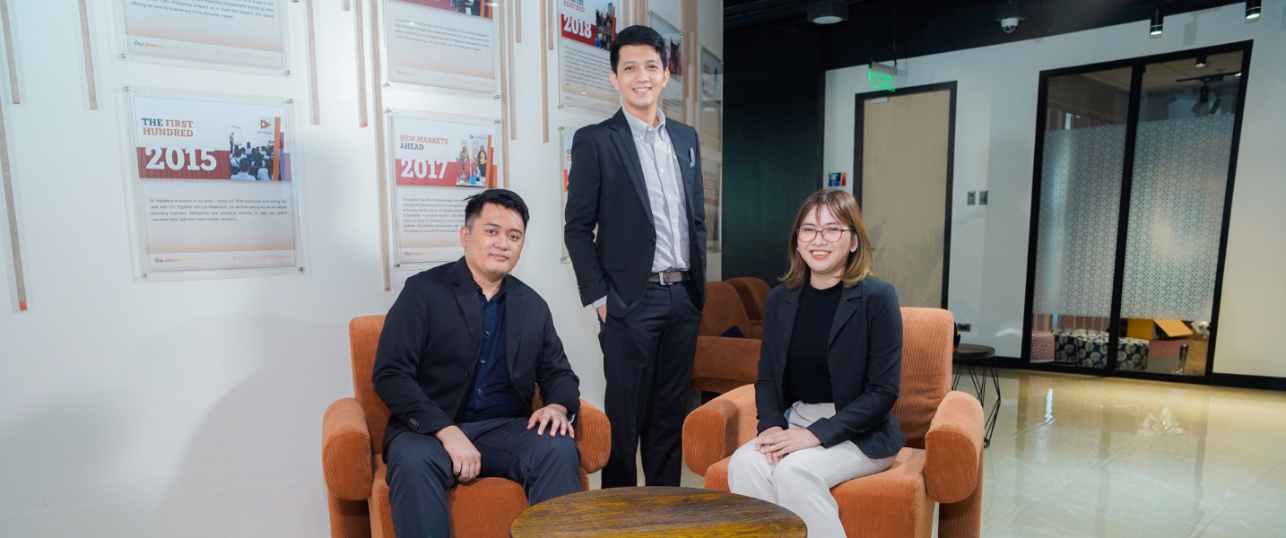 An image of offshore accountants from the Philippines