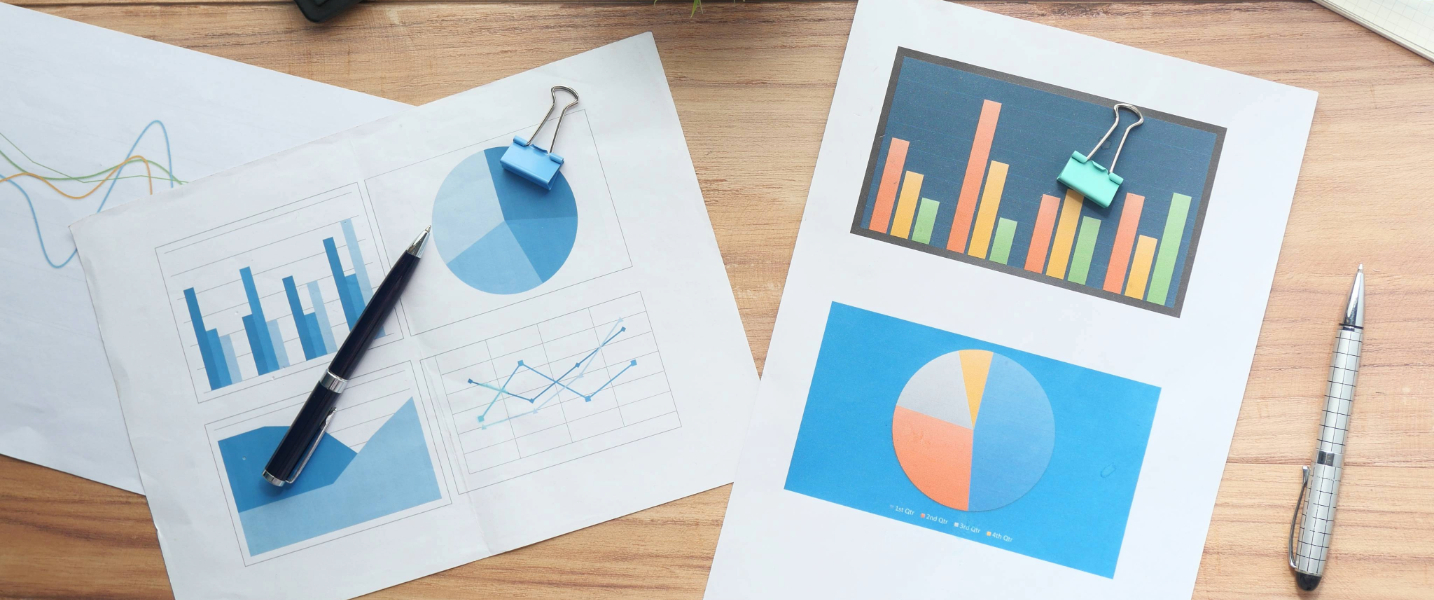 financial-graph-calculator-and-notepad-on-table-2026-01-07-05-34-57-utc - BLOG