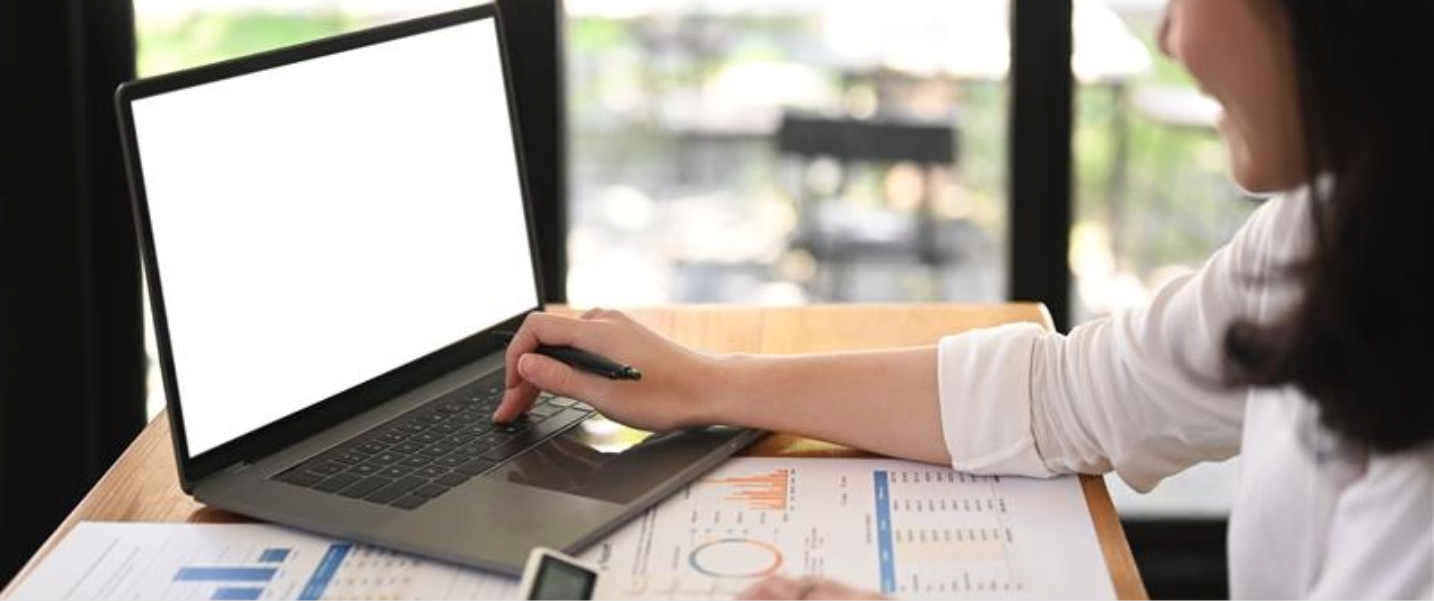 side-view-of-young-woman-economist-using-calculato-blog image