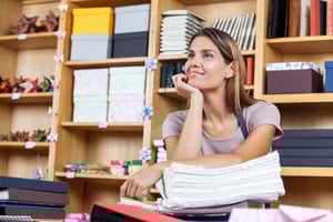 20160112192609-thinking-woman-business-leaning-happy-smiling-saleswoman-service-thoughtful-working