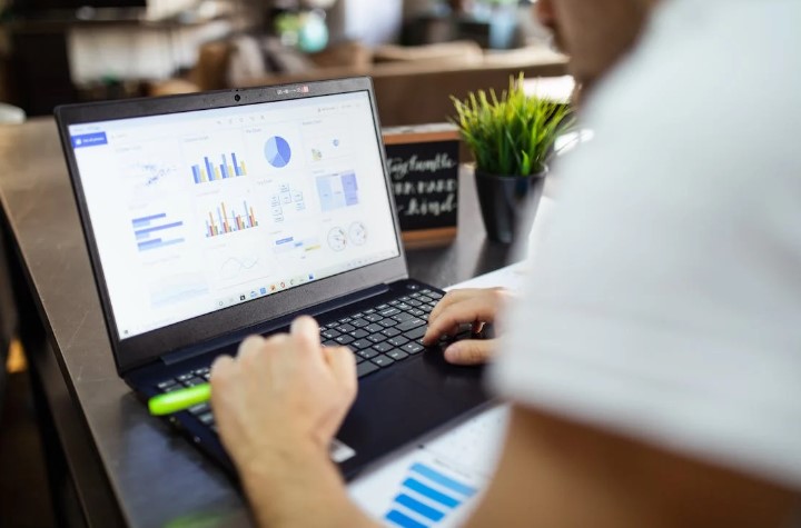 A company owner using AI in finance as he makes investment decisions with it