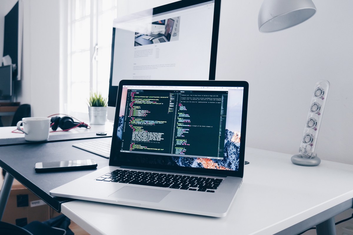 Studying accounting trends and technology on mobile and desktop