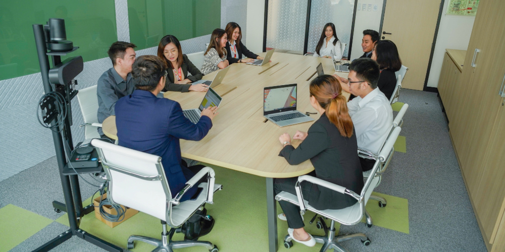 professionals are discussing about outsourced bookkeeping          