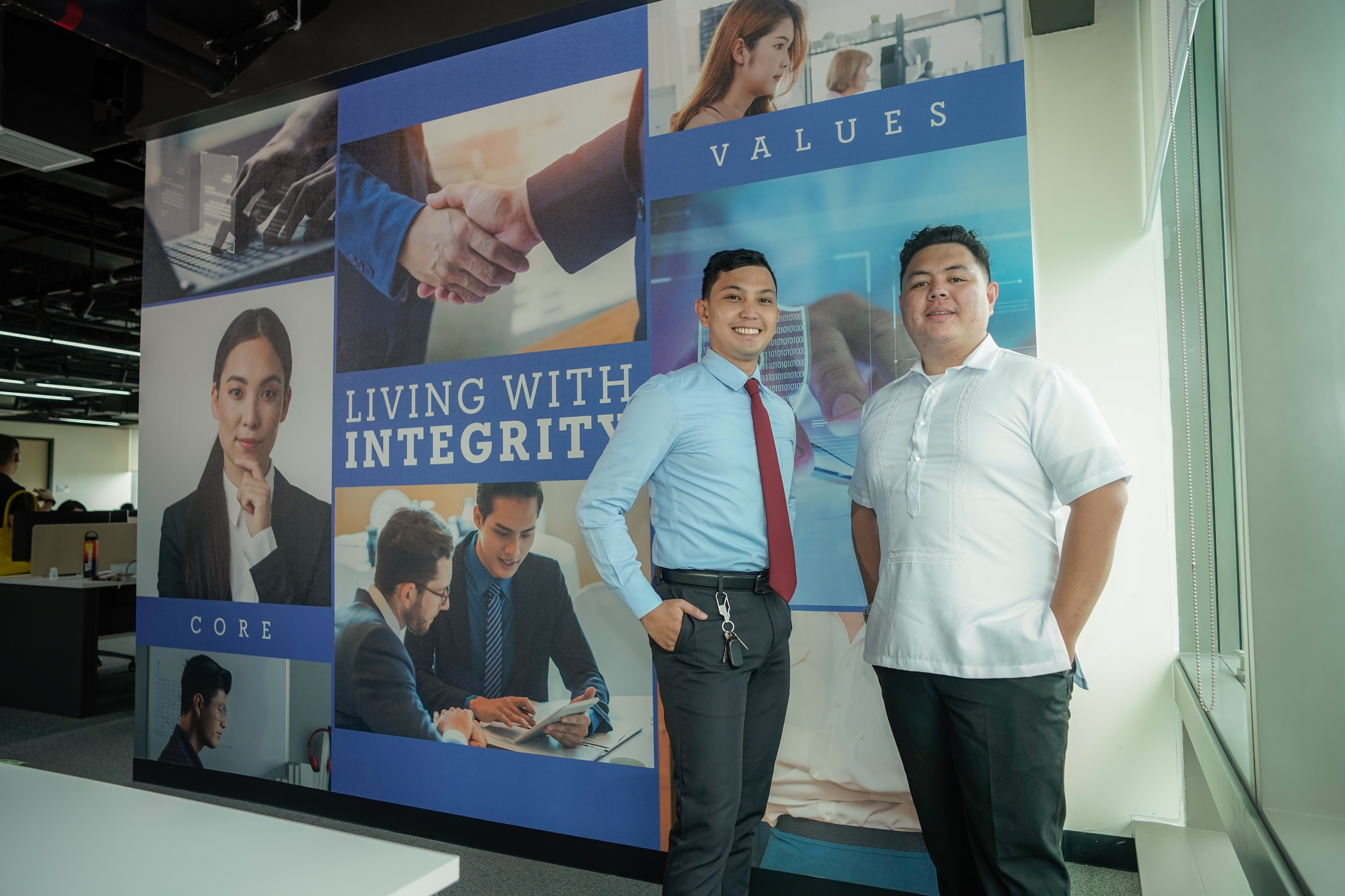 employees discussing company risk and crisis management